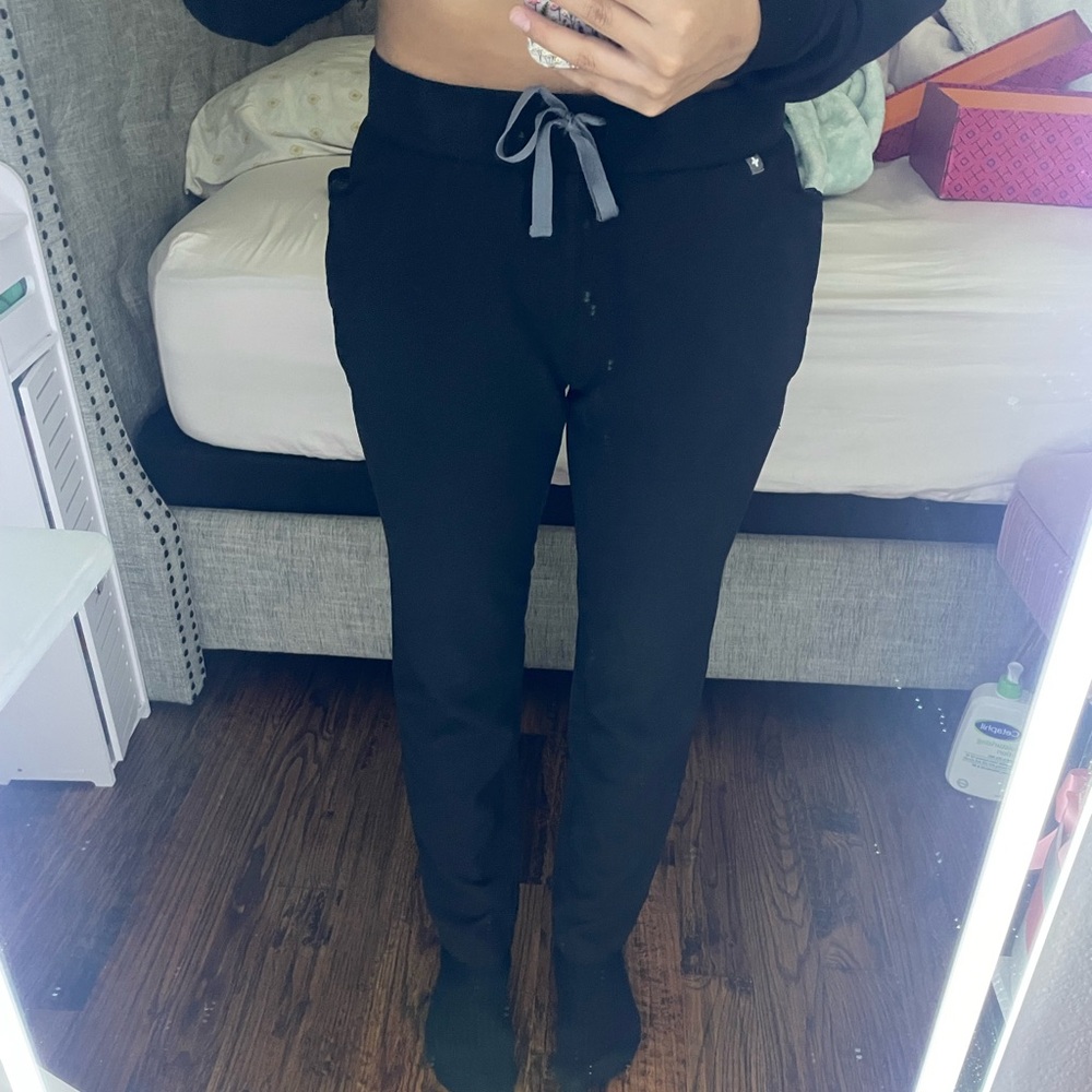 FIGS black scrub pants size small